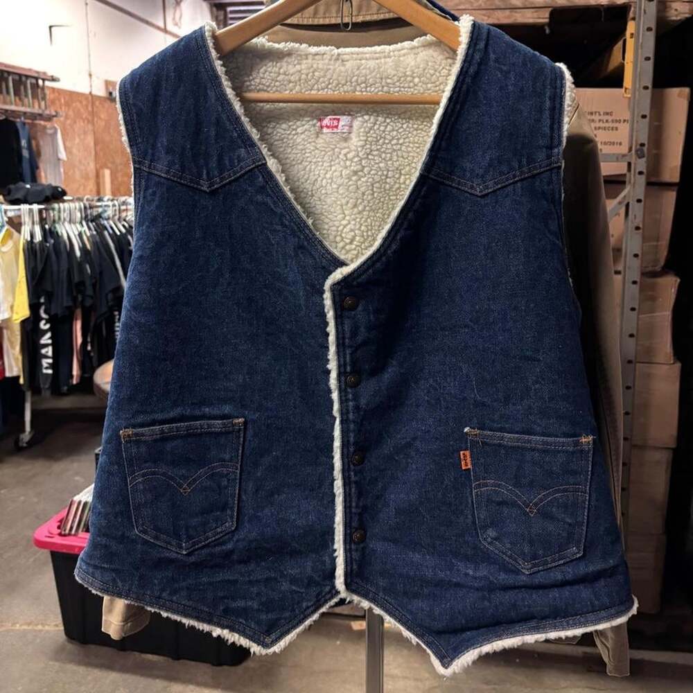 Vintage Levis Orange Tab Denim Sherpa Lined Vest. Size Medium